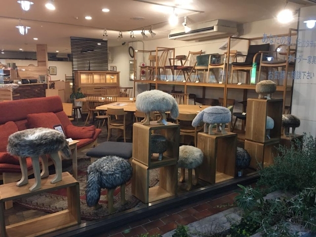 店舗左側に駐車場あります