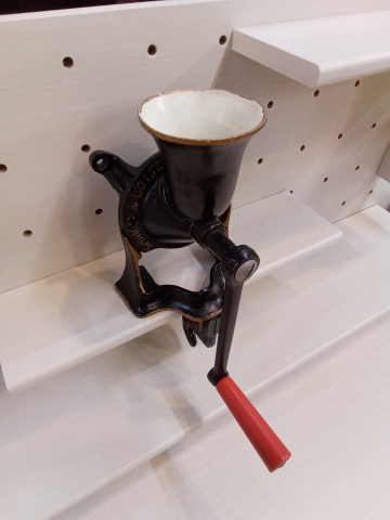 クラシックレトロなコーヒーミル！
