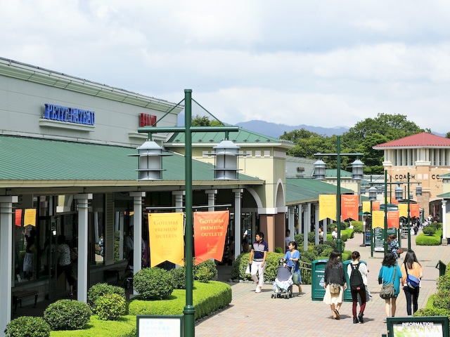 一日中アウトレットショッピングをお楽しみ下さい。