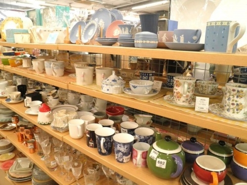 「ブランド食器・陶器などの買取を通年強化しております」