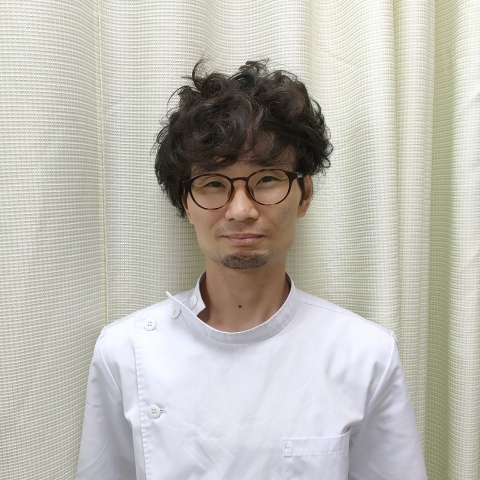 院長の宮岡武蔵です。はり治療おまかせくだい。（空手もやってます）