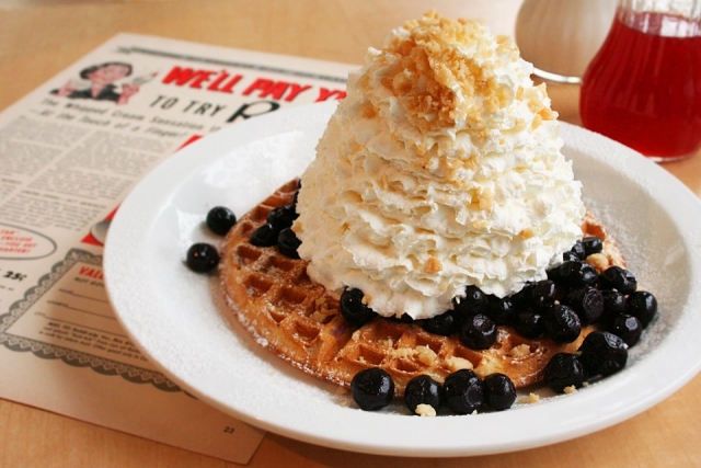 ブルーベリーホイップクリームとマカデミアナッツ