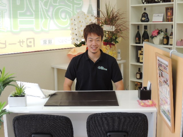 小林店長。はじめまして、 静岡県でのお酒の買取は当店にお任せください。