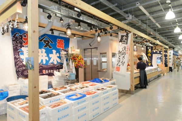 ようこそ、「長井水産 よこすかポートマーケット店」へ。