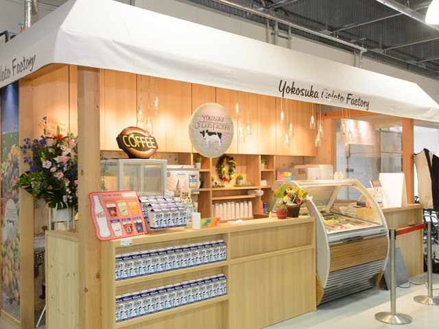 明るい店内です。