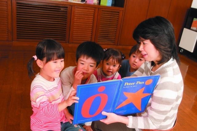 心地よくも、興味津々、絵本の読み聞かせ