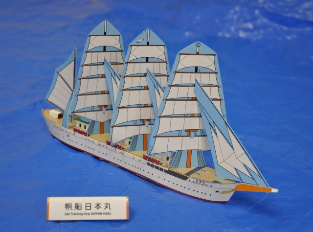 博物館では日曜日と祝日に船のペーパークラフト教室を開催