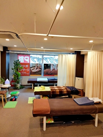 店内です。ベッドが複数ございますが私1人で行っております