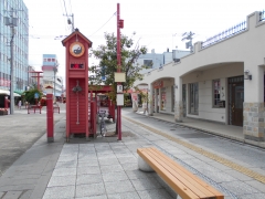鶴瓶と小栗旬が座ったベンチのすぐそば