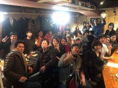 居酒屋さんを貸切って子供さんも参加の忘年会！