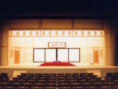 【芸能ホール・舞台】皆様のご来場をお待ちしています。