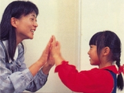 ピアノなどの音色、効果音でお子さまの「聴く」ことへの興味を引き出します