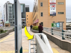 6番のりば多摩美術大学行きのバス（6番のりば発ならすべてOK)に乗る