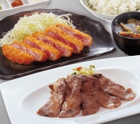 ランチメニューも豊富にご用意!人気の牛たんと牛かつの盛合せ。