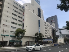 横浜駅西口 ヨドバシカメラの並び岩崎学園隣りのビル