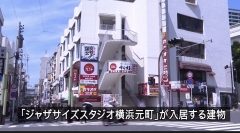 元町交差点角地  2階「ガスト」が目印 