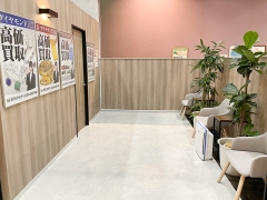買取専門店おたからやイオンマリナタウン店　店内