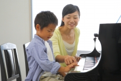 個人レッスンの4歳からのピアノコース、3歳からのソルフェージュコース♪